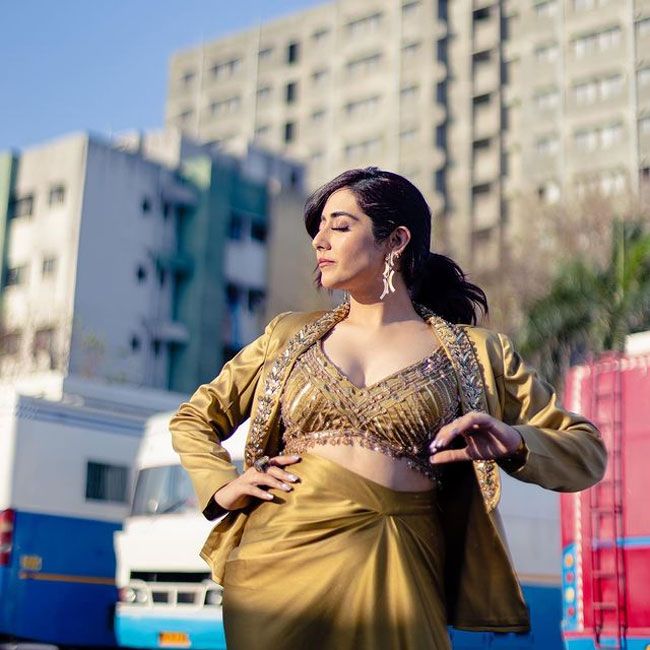 Staggering Poses Of Jonita Gandhi